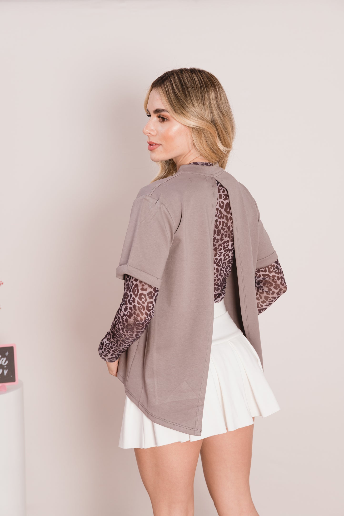 Camiseta con escote en la espalda-Ref. 198